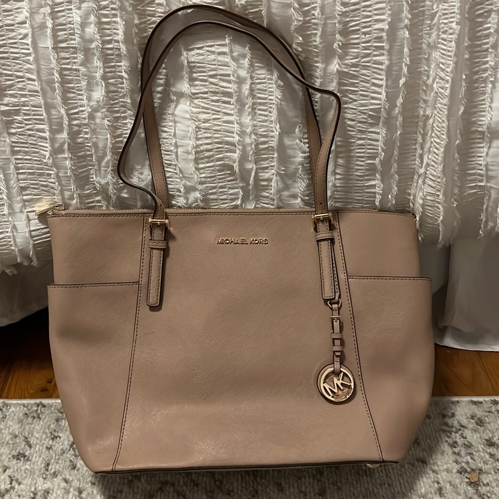 Michael Kors Dusty Rose Pink Colored Saffiano Leather Bag. Gold Hardware